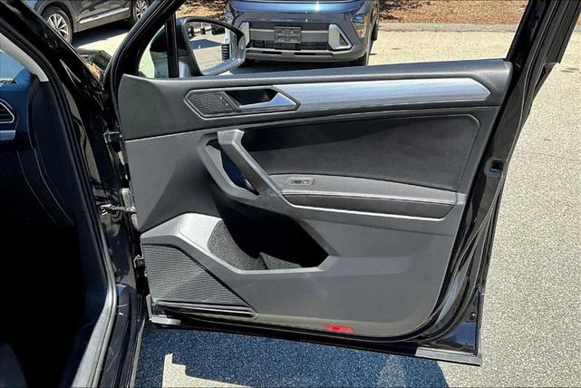 Photo of 2022 Deep Black Pearl Effect Volkswagen Tiguan