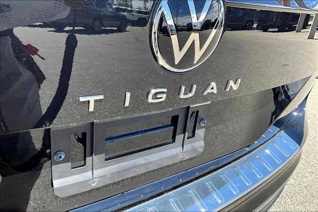 Photo of 2022 Deep Black Pearl Effect Volkswagen Tiguan