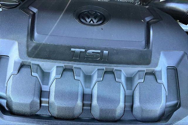 Photo of 2022 Deep Black Pearl Effect Volkswagen Tiguan