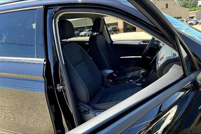 Photo of 2022 Deep Black Pearl Effect Volkswagen Tiguan
