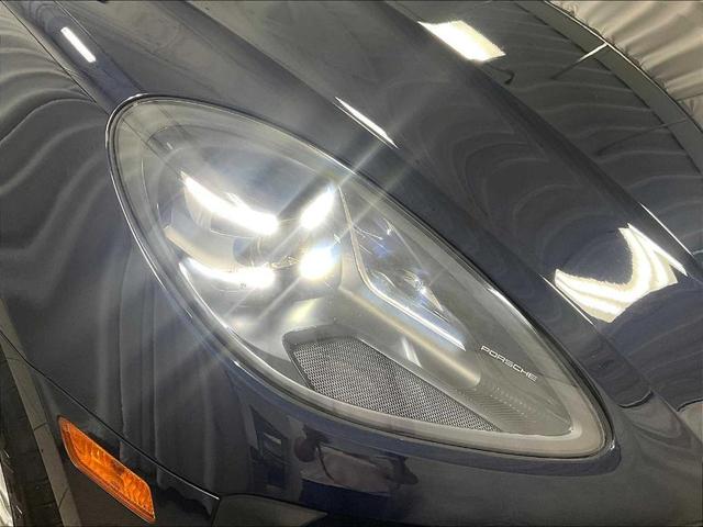 Photo of 2021 Night Blue Metallic Porsche Macan