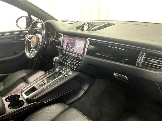Photo of 2021 Night Blue Metallic Porsche Macan