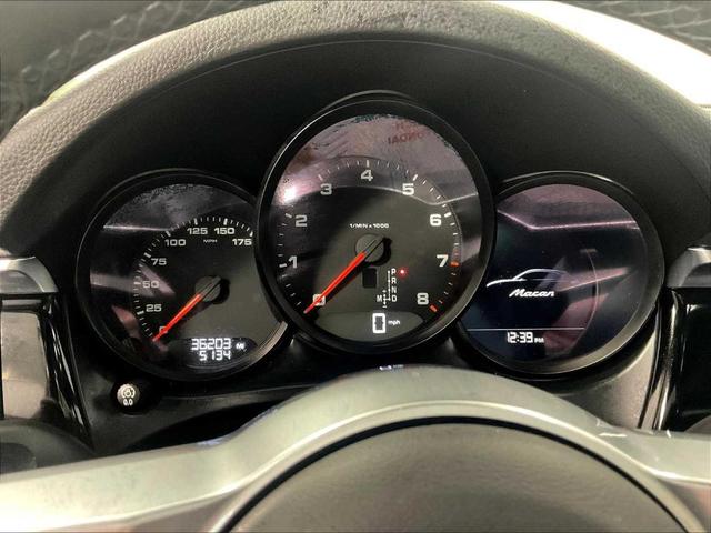 Photo of 2021 Night Blue Metallic Porsche Macan
