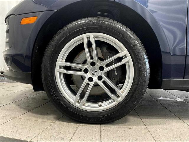 Photo of 2021 Night Blue Metallic Porsche Macan
