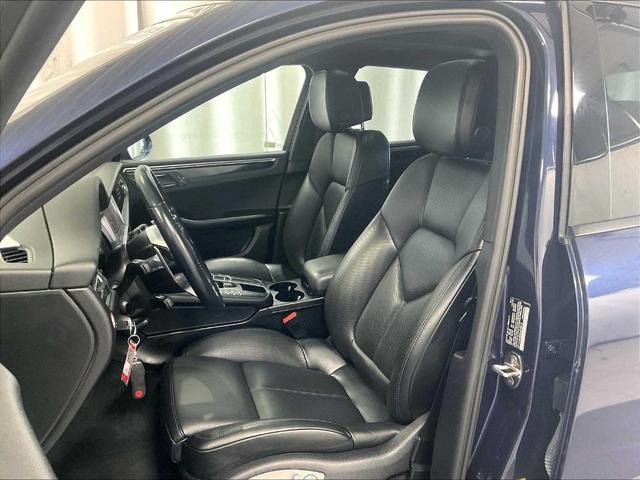 Photo of 2021 Night Blue Metallic Porsche Macan