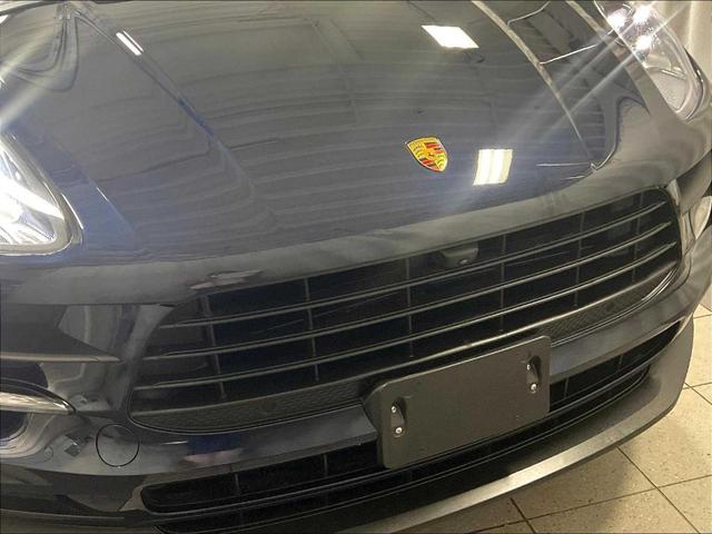 Photo of 2021 Night Blue Metallic Porsche Macan