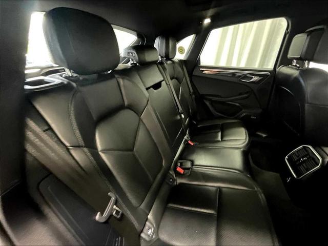 Photo of 2021 Night Blue Metallic Porsche Macan