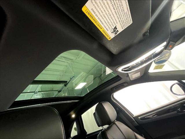 Photo of 2021 Night Blue Metallic Porsche Macan