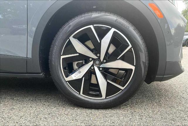 Photo of 2025 Pure Gray Volkswagen ID.4