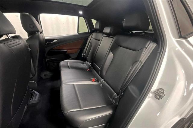 Photo of 2021 Glacier White Volkswagen ID.4