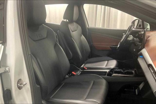 Photo of 2021 Glacier White Volkswagen ID.4