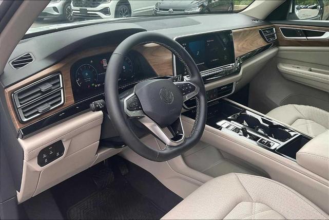 Photo of 2024 Pure White Volkswagen Atlas