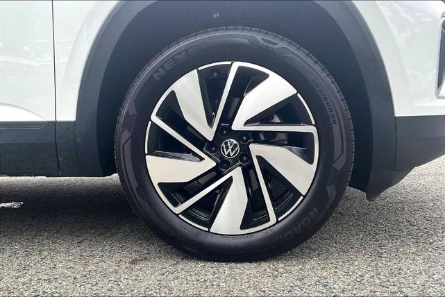 Photo of 2024 Pure White Volkswagen Atlas