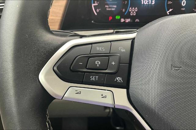 Photo of 2024 Pure White Volkswagen Atlas
