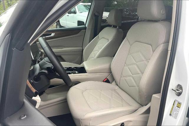 Photo of 2024 Pure White Volkswagen Atlas