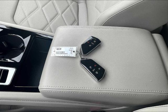 Photo of 2024 Pure White Volkswagen Atlas