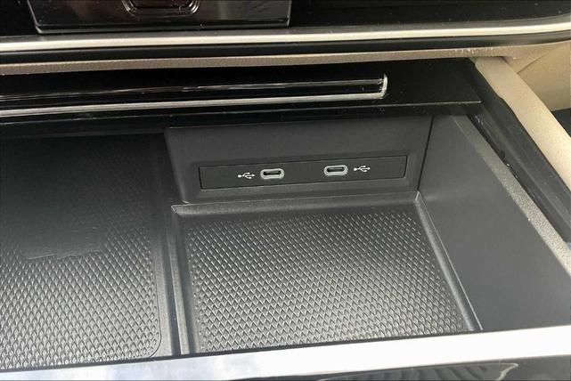 Photo of 2024 Pure White Volkswagen Atlas