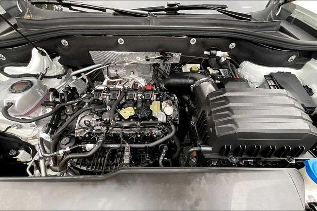 Photo of 2024 Pure White Volkswagen Atlas