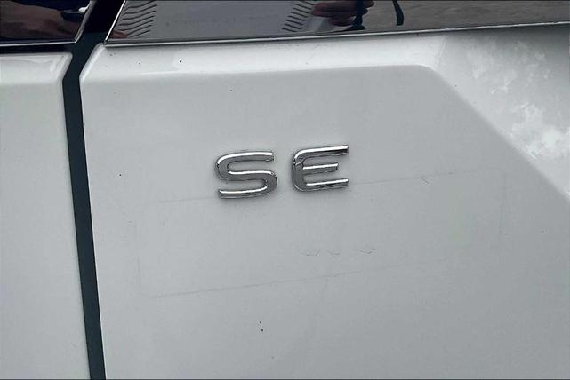 Photo of 2024 Pure White Volkswagen Atlas