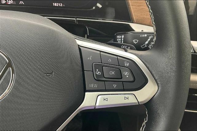 Photo of 2024 Pure White Volkswagen Atlas