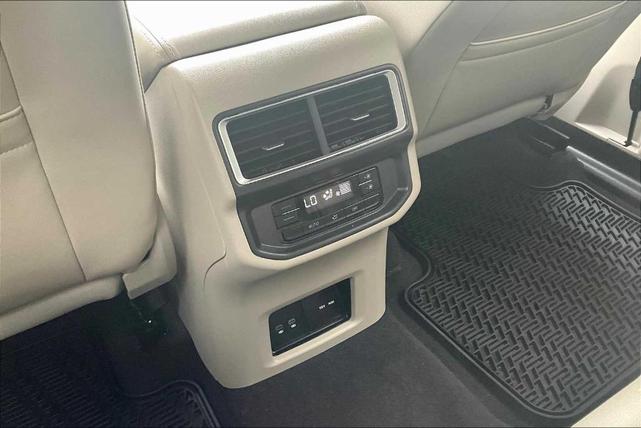 Photo of 2024 Pure White Volkswagen Atlas