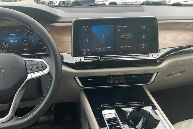 Photo of 2024 Pure White Volkswagen Atlas