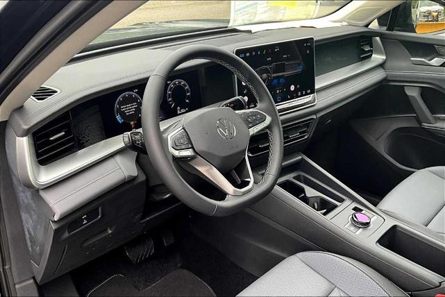 Photo of 2025 Deep Black Pearl Effect Volkswagen Tiguan