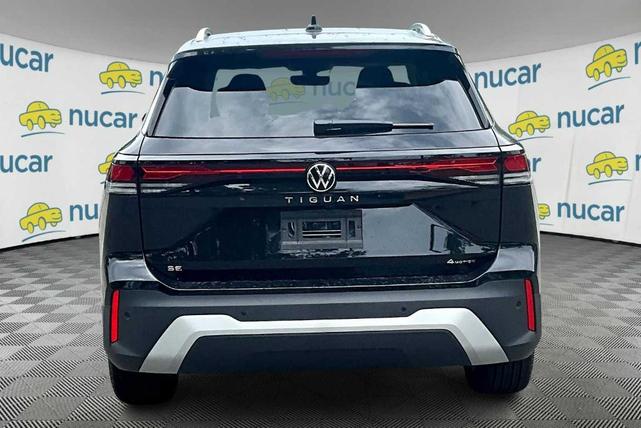 Photo of 2025 Deep Black Pearl Effect Volkswagen Tiguan