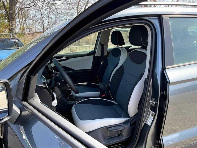 Photo of 2025 Platinum Gray Metallic Volkswagen Taos