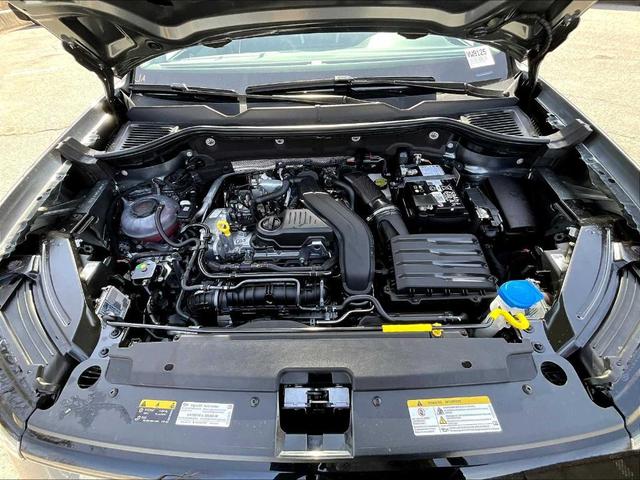 Photo of 2025 Platinum Gray Metallic Volkswagen Taos