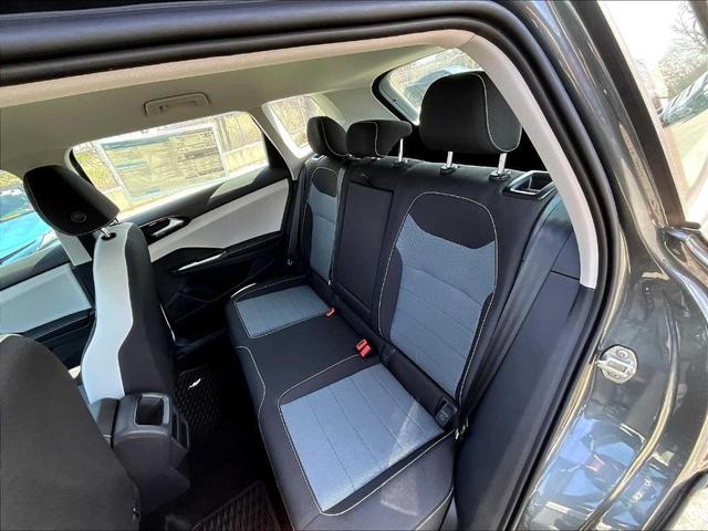 Photo of 2025 Platinum Gray Metallic Volkswagen Taos