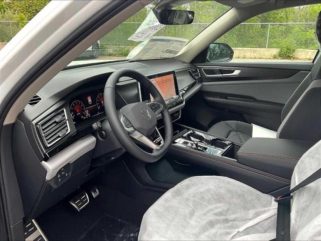 Photo of 2025 Pure White Volkswagen Atlas