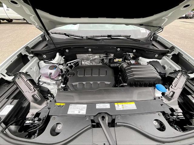 Photo of 2025 Pure White Volkswagen Atlas