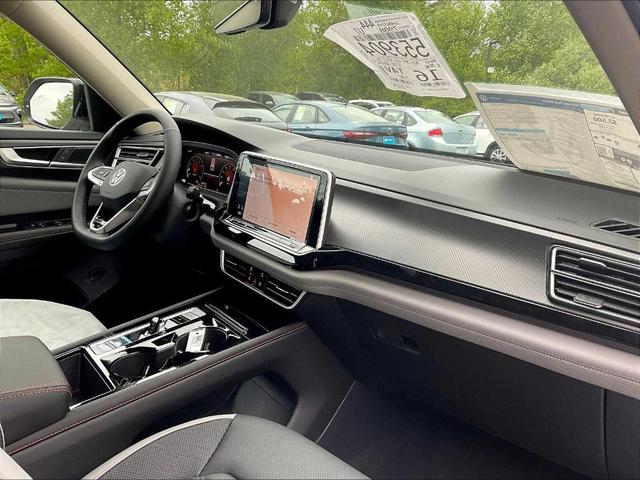 Photo of 2025 Pure White Volkswagen Atlas