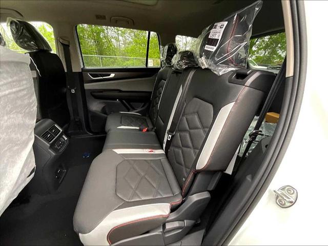 Photo of 2025 Pure White Volkswagen Atlas