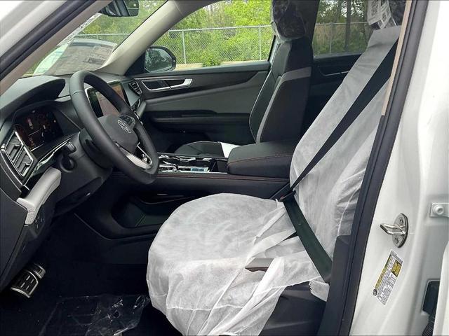 Photo of 2025 Pure White Volkswagen Atlas