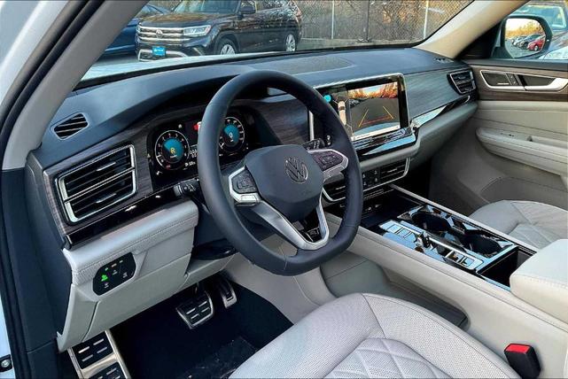 Photo of 2025 Opal White Pearl Effect Volkswagen Atlas