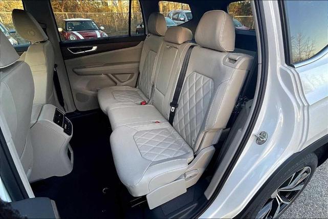 Photo of 2025 Opal White Pearl Effect Volkswagen Atlas