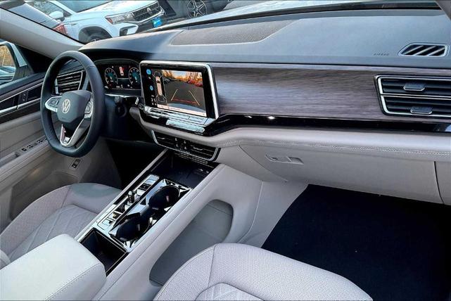 Photo of 2025 Opal White Pearl Effect Volkswagen Atlas