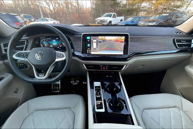 Photo of 2025 Opal White Pearl Effect Volkswagen Atlas