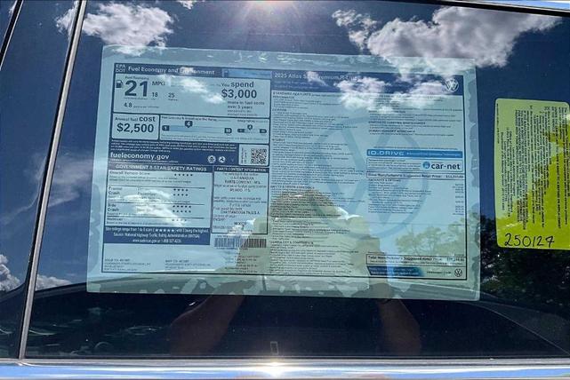 Photo of 2025 Opal White Pearl Effect Volkswagen Atlas