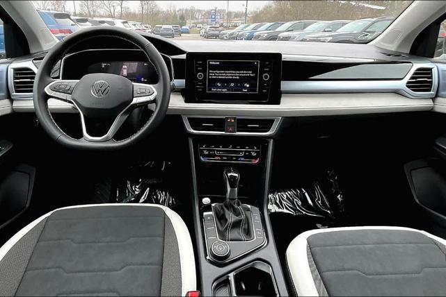 Photo of 2025 Platinum Gray Metallic Volkswagen Taos