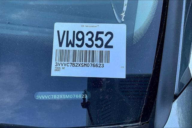 Photo of 2025 Platinum Gray Metallic Volkswagen Taos