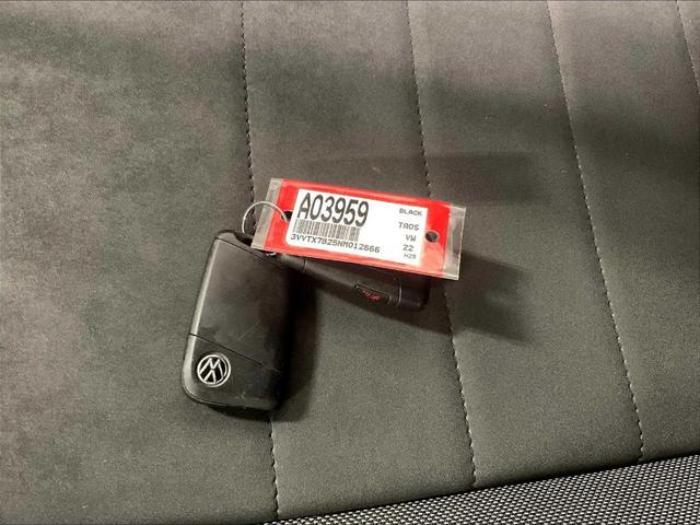 Photo of 2022 Deep Black Pearl Effect Volkswagen Taos