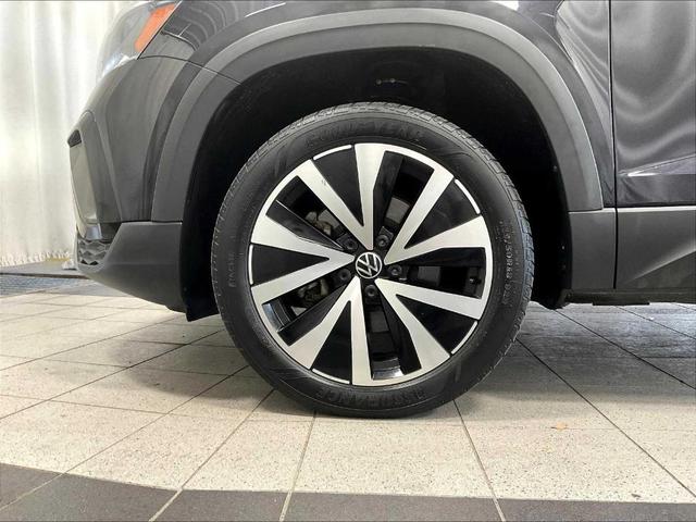 Photo of 2022 Deep Black Pearl Effect Volkswagen Taos