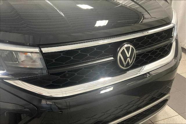 Photo of 2022 Deep Black Pearl Effect Volkswagen Taos