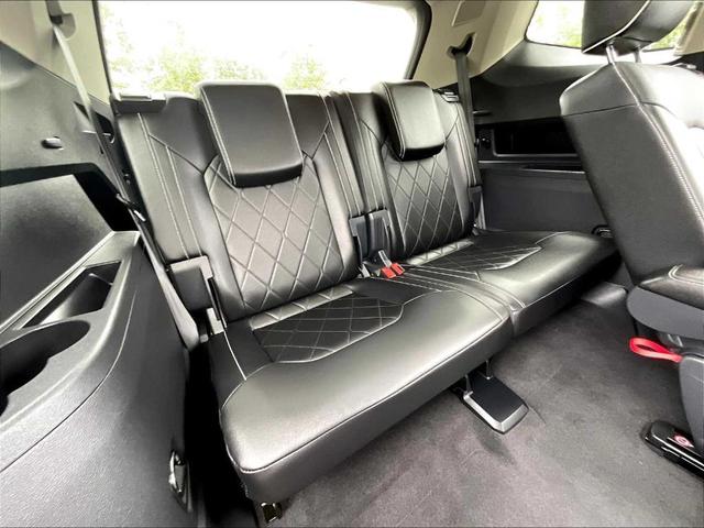 Photo of 2024 Deep Black Pearl Effect Volkswagen Atlas
