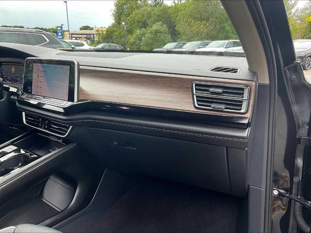 Photo of 2024 Deep Black Pearl Effect Volkswagen Atlas