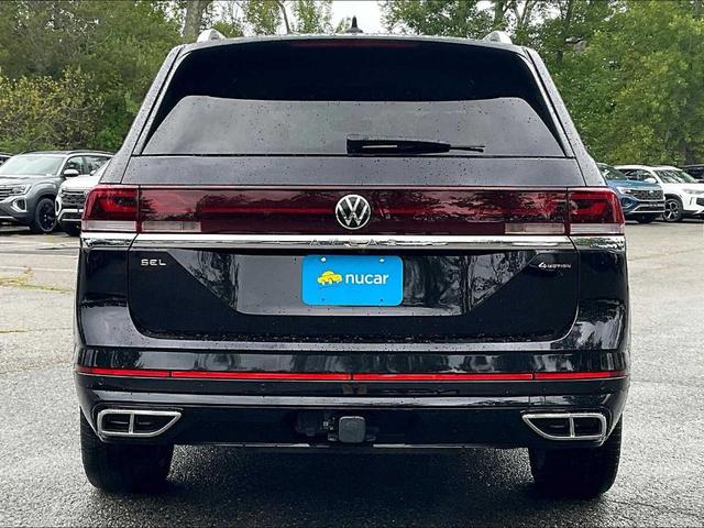 Photo of 2024 Deep Black Pearl Effect Volkswagen Atlas