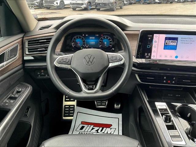 Photo of 2024 Deep Black Pearl Effect Volkswagen Atlas